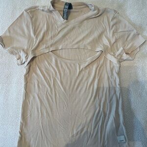 Crop sleeve peekaboo top